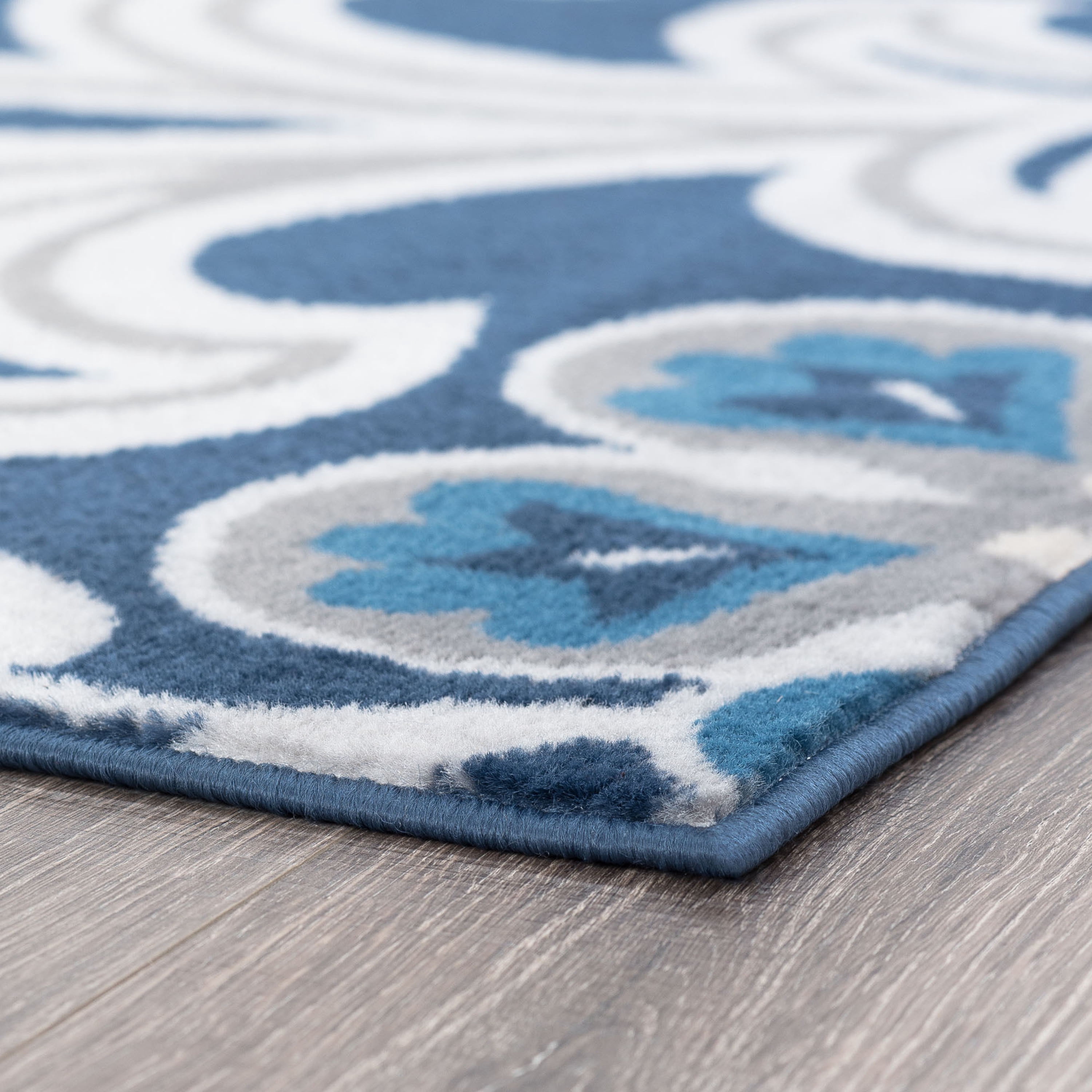 Madison Transitional 5' x 7' Navy and Cream Polypropylene Indoor Area Rug