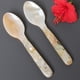 thumbnail image 3 of Inteprter Paquete de 4 cucharas de postre con mango para una cena auténtica con cuchara, cuchara de postre larga para una elegante. Mostrada Rosa+Blanco, 3 of 3