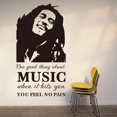 thumbnail image 2 of Calcomanía de vinilo para pared de gran tamaño de 42,1 x 22,4 pulgadas con el mensaje "Una cosa buena de la música", de Bob Marley, 2 of 4