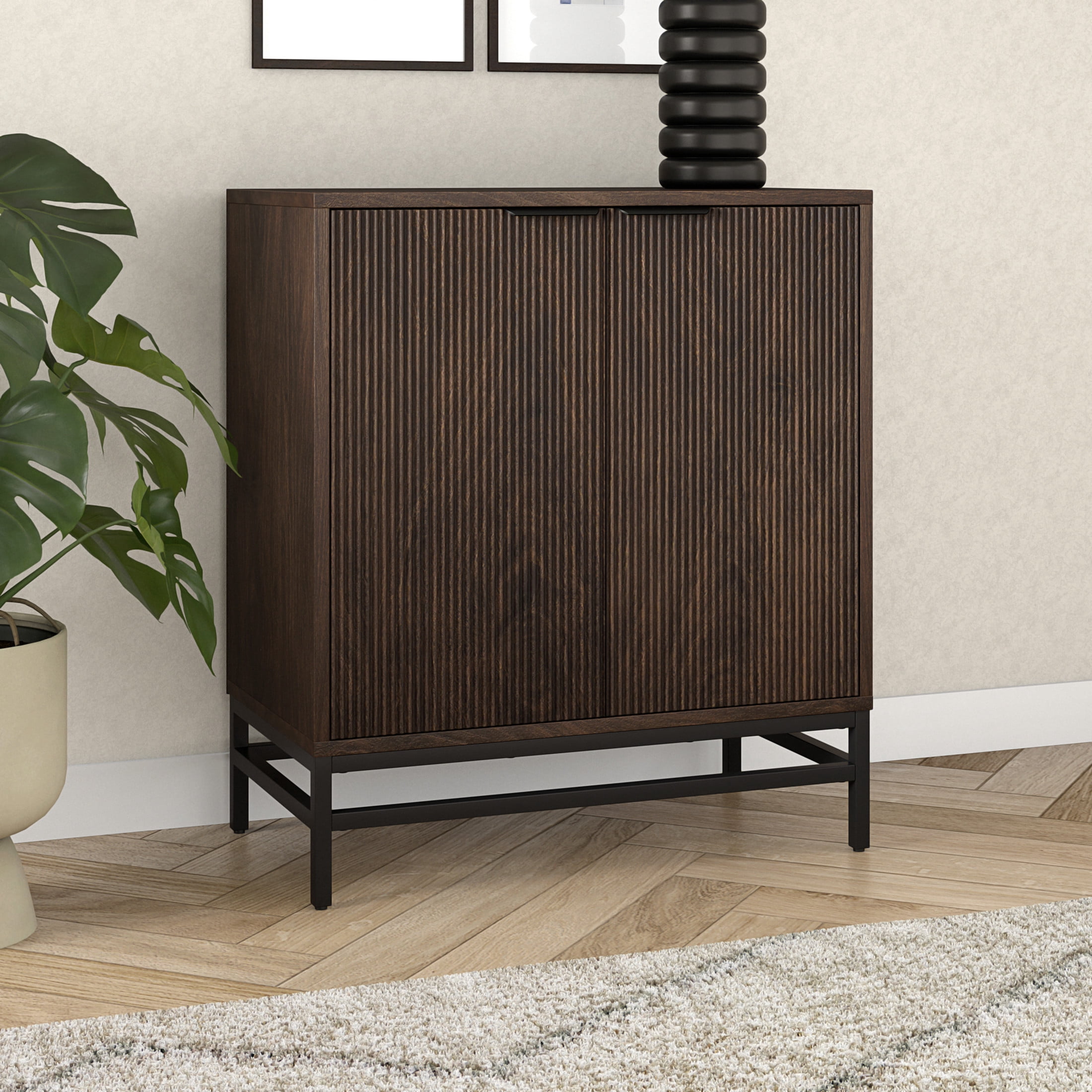 Evelyn&Zoe Modern/Contemporary 28" Wide Alder Brown Accent Cabinet