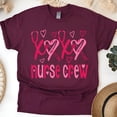 thumbnail image 1 of T-Shirt d'Infirmière à Col Rond avec Stéthoscope à Cœur Rose, Bordeaux, Taille M, 1 of 6