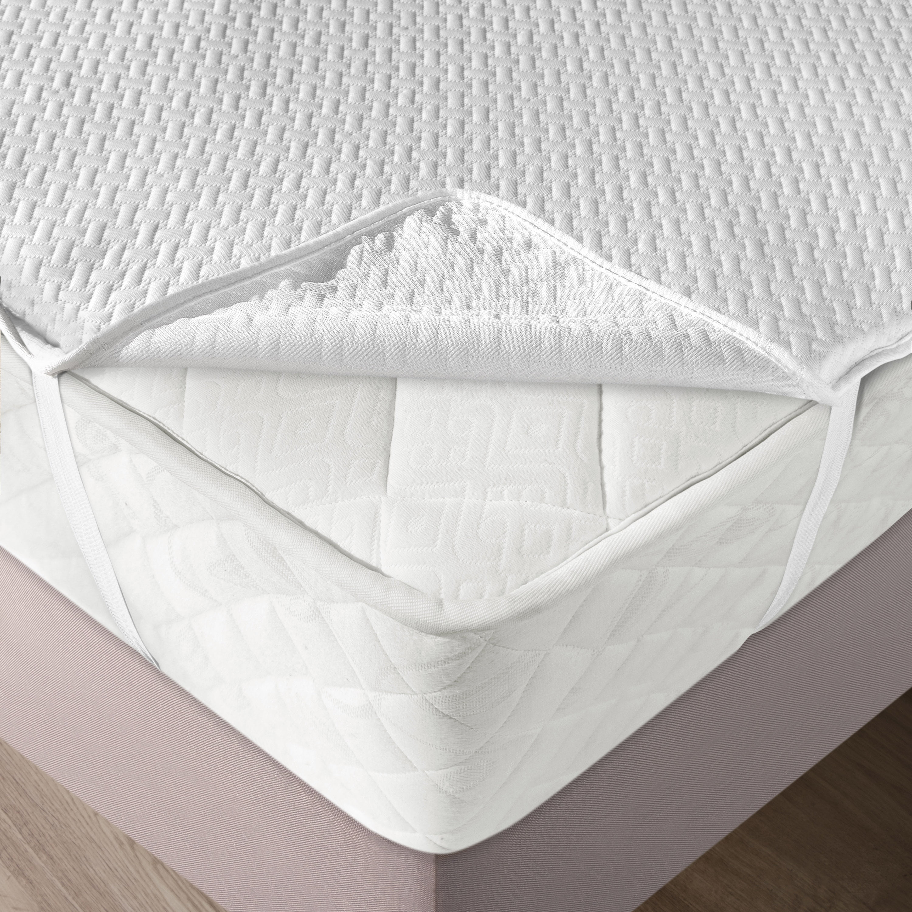 Protective mattress cover, breathing with elastic