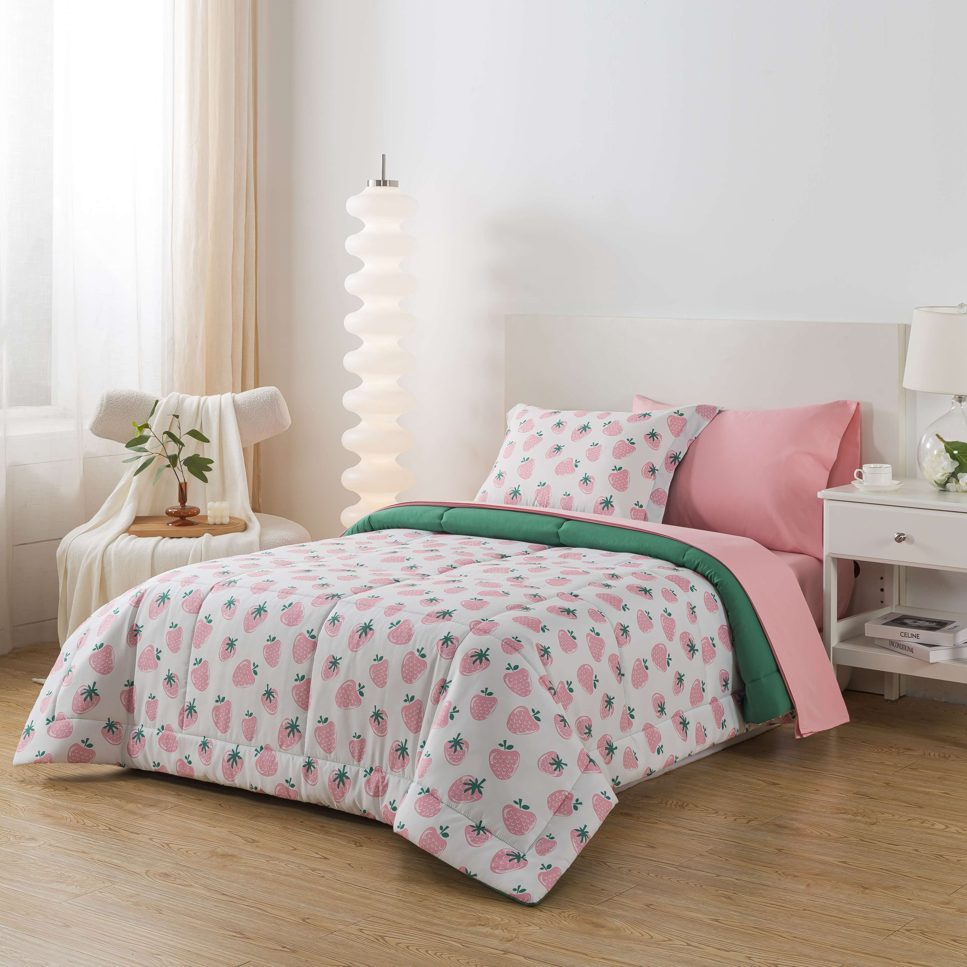 Mainstays 5-Piece Reversible Bed in a Bag with Laundry Tote, Strawberry, Twin-XL