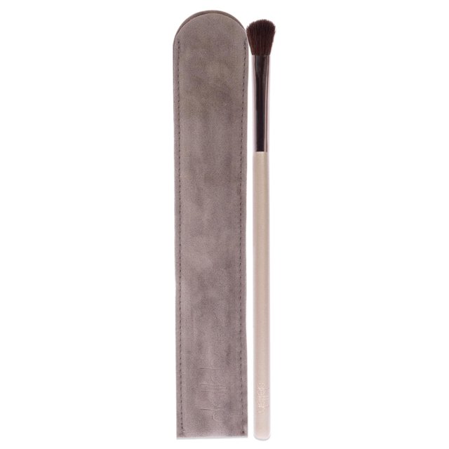 Brocha para sombras de ojos Delilah Precision de fibra sintética vegana