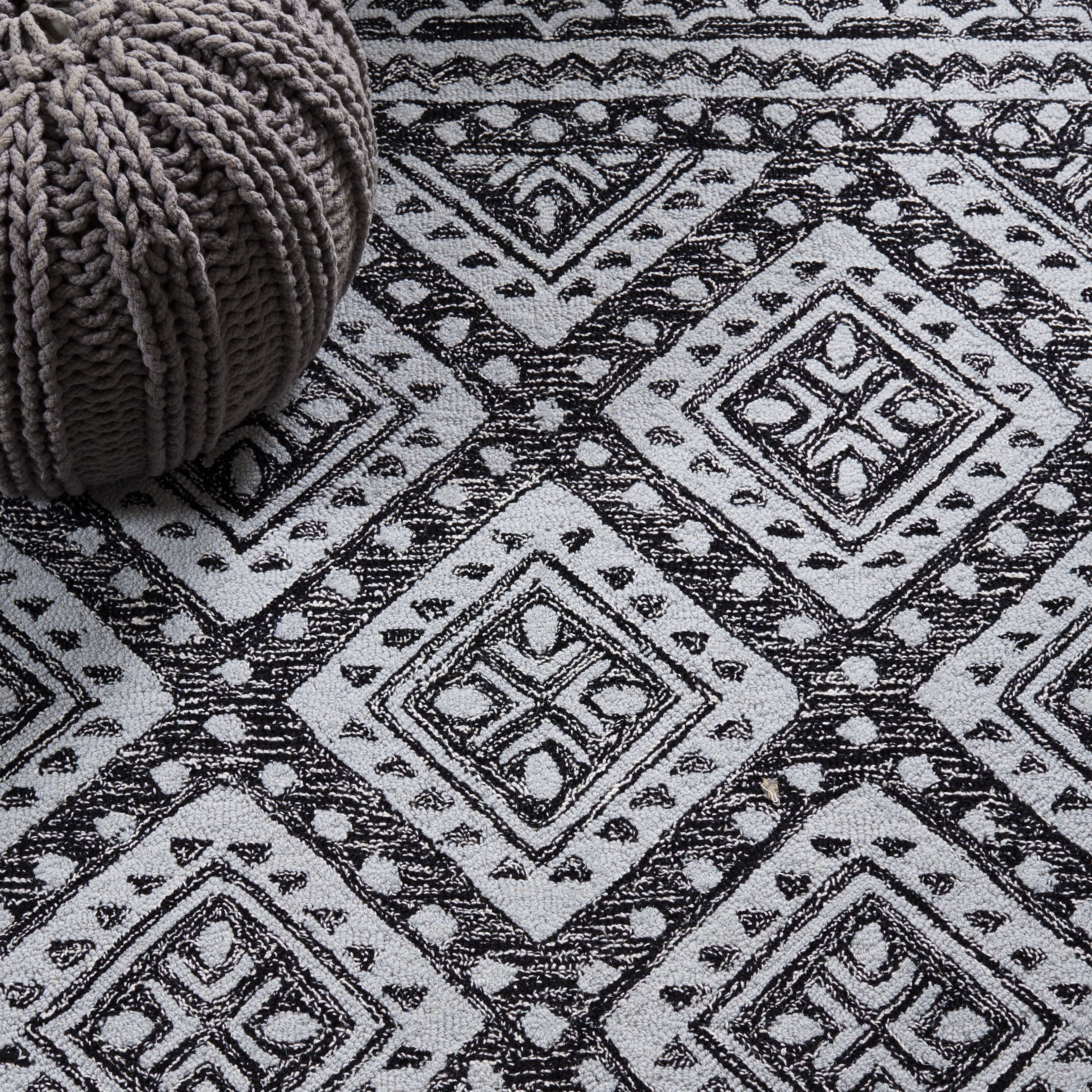 SAFAVIEH Micro-Loop Regis Geometric Area Rug, Black/Ivory, 6' x 9'