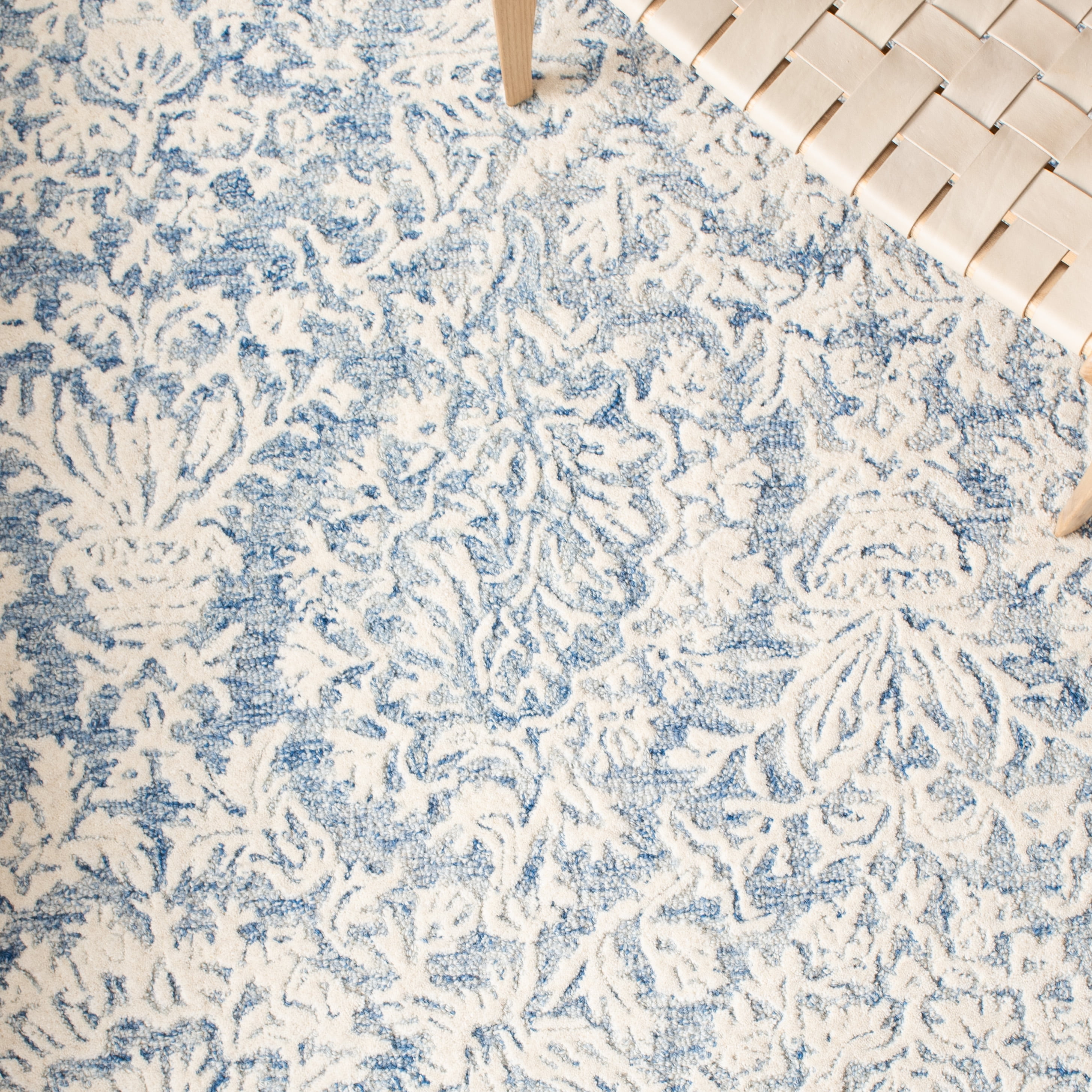 SAFAVIEH Metro Amias Medallion Area Rug, Blue/Ivory, 8' x 10'