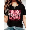 thumbnail image 1 of Camiseta estampada con lazo "Valentine" - Look informal de verano, suave, cuello redondo en gris jaspeado con detalles en rosa, camisetas informales, 1 of 6