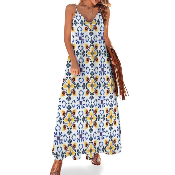 Adorno floral. Vestido sin mangas de acuarela. Vestido de mujer. Mono de verano para mujer.
