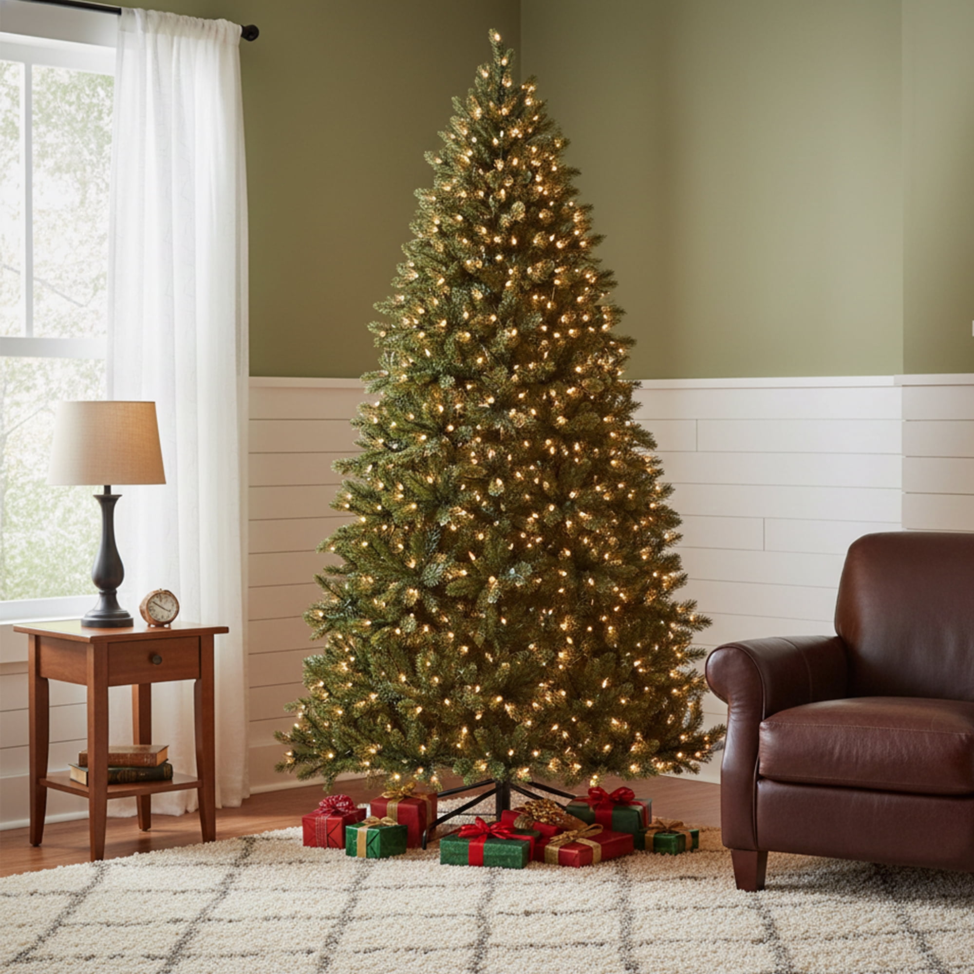 Pre-Lit Savannah Spruce Medium Artificial Christmas Tree - 7.5' - Clear Lights