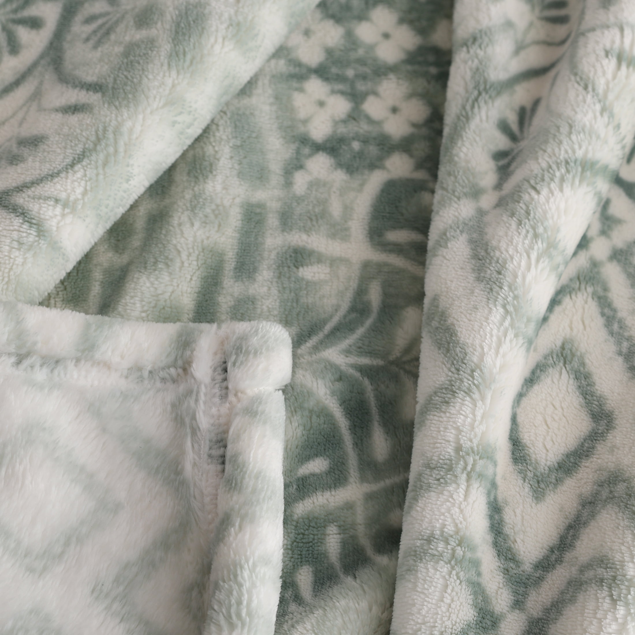 Better Homes & Gardens Printed Velvet Plush Super Soft Throw Blanket, Oversized, Patchwork Geo Green