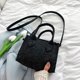 thumbnail image 2 of Bolso de mensaje de hombro de fieltro Pure Mini Purse Crossbody Tote Bolso de mano (Negro), 2 of 5