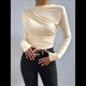 thumbnail image 5 of Camiseta Informal de Larga con Cuello Alto y Fruncido para Mujer, Corte Entallado y Color Liso Albaricoque M, 5 of 10