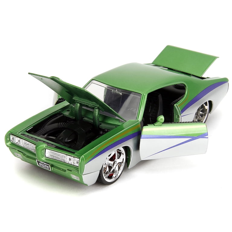 Jada Toys 1/24 Diecast 1969 Pontiac GTO Judge with Stripes