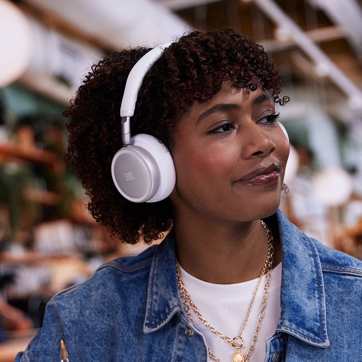 JBL Live 680NC Wireless Over-Ear Noise Cancelling Headphone Bundle with gSport Case (White)