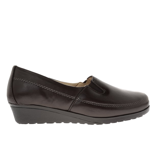 Mocasín Susana confort color café con tacón bajo y elástico 25.0 Dorothy Gaynor Mocasín Susana confort color café con tacón bajo y elástico 25.0