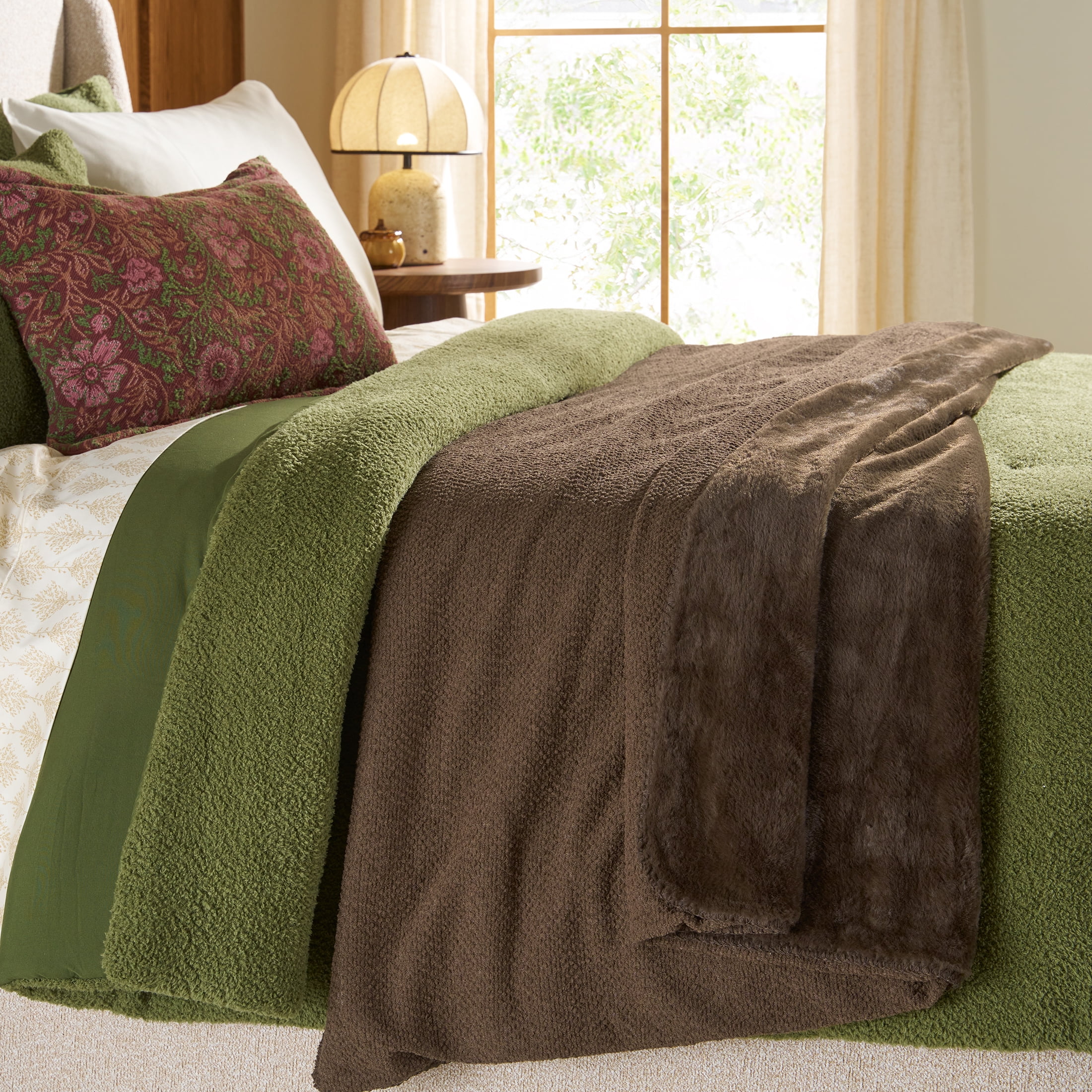 Better Homes & Gardens Brown Basket Boucle Reverse to Faux Fur Oversized Throw, 50 in x 72 in