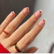 thumbnail image 2 of Uñas Cortas de Corazón Rojo Forma de Almendra Elegante 24 Piezas + Kit de Aplicación, 2 of 8