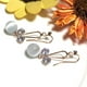 thumbnail image 2 of Pendientes colgantes de perlas simuladas blancas Sunnimix para boda 4 x 1.5 cm, 2 of 5