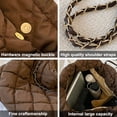 thumbnail image 3 of Bolso bandolera de nailon de gran capacidad con cadena y cara suave, bolso tipo cubo con un solo hombro, color caqui, 3 of 5