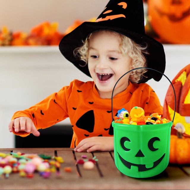 COM1950s Halloween Pumpkin Bucket,Candy Bucket with Practical Handle,Versatile Decor for Adults Halloween Parties,Featuring Smile Design,Compact Size 7.1X5.3 Inches