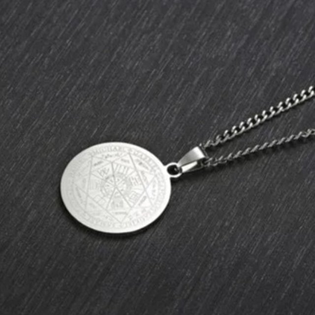 Round Necklace Comfortable Feel Rugged Stainless Steel Fashionable Round Pendant For Dating ANGGREK Otros