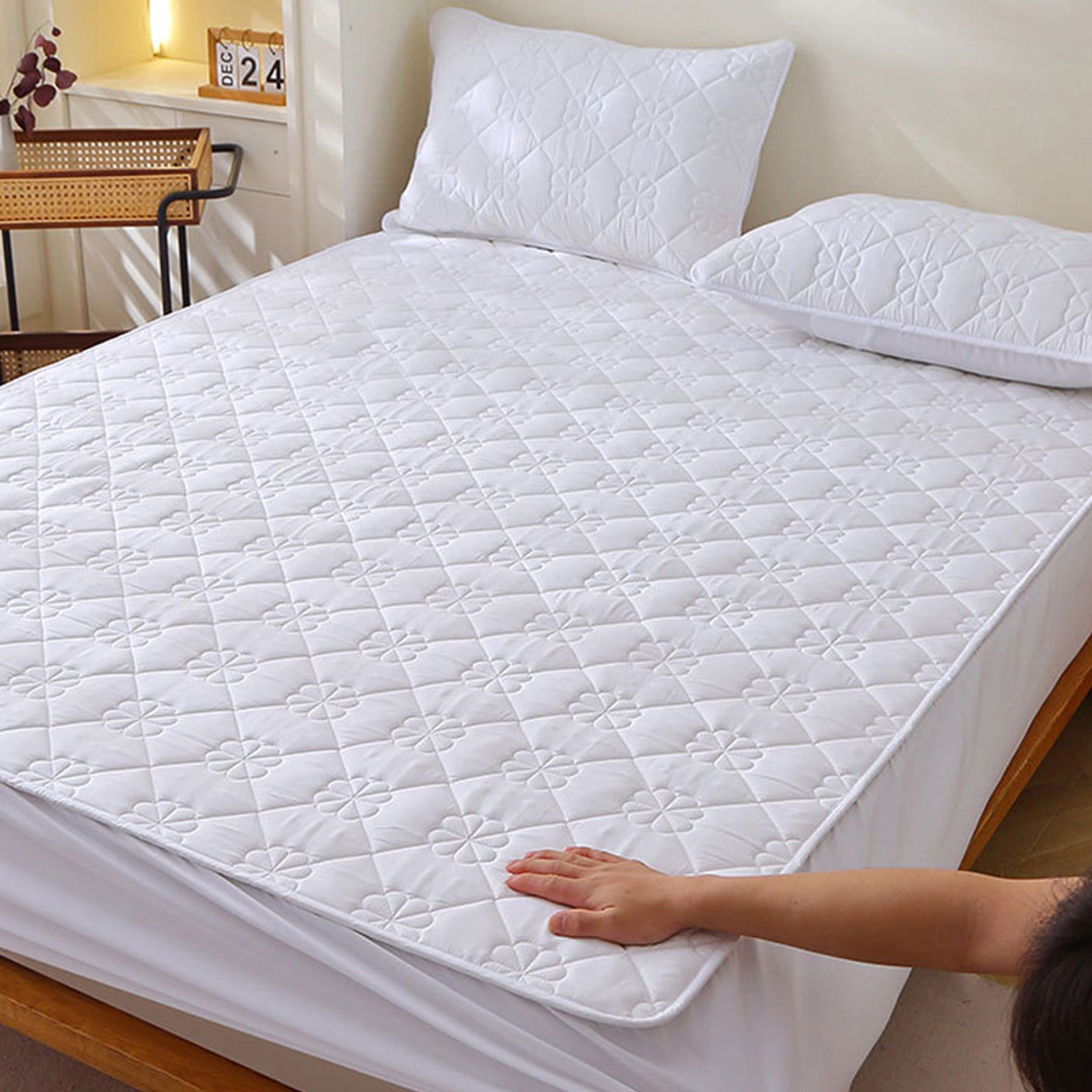 Hmgxay Fitted Sheet, Bed Mattress Cover, Cotton Quilted Mattress Pad, Non-Slip Breathable Mattress Protector, Machine Washable Fitted Mattress Topper(47.2x78.7 Inches)