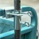 thumbnail image 4 of Soporte para sombrilla de patio que ahorra espacio, soporte ajustable flexible de acero resistente, superficie galvanizada para barandilla, diseño antivibración para un sombreado óptimo en balcones, 4 of 5