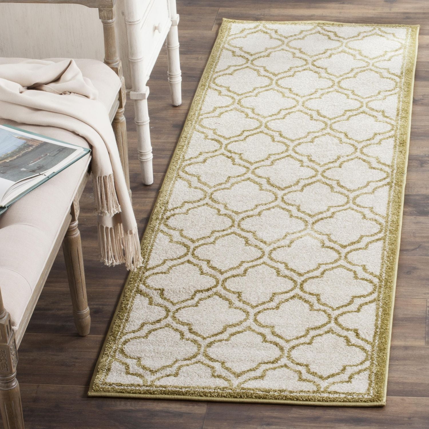 Safavieh Amherst Wilson Geometric Area Rug