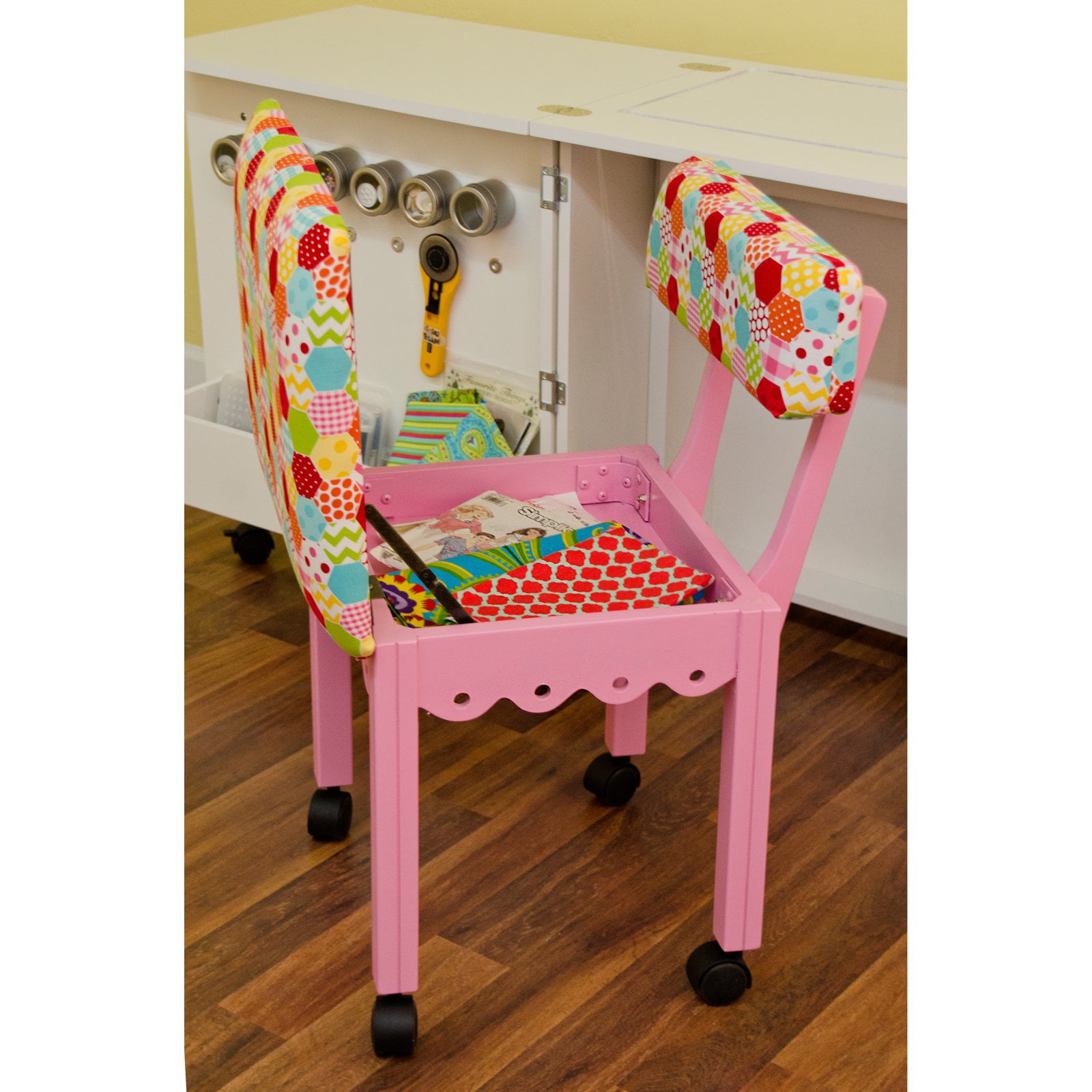 Arrow Riley Blake Hexi-Print Sewing Chair 