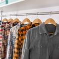 thumbnail image 3 of Utopia Home Perchas de madera premium, paquete de 20 – Perchas duraderas y delgadas – Perchas para trajes con gancho giratorio de 360 ​​grados – Perchas de madera con ranuras para los hombros (color n, 3 of 5