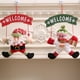 thumbnail image 3 of Placa de letrero de puerta de bienvenida de Navidad, letrero de puerta de Año Nuevo, letrero de Navidad, adorno decorativo colgante en aerosol, letrero de Navidad, pancartas, decoraciones, 2 piezas oso de fresa Electrónica, 3 of 4