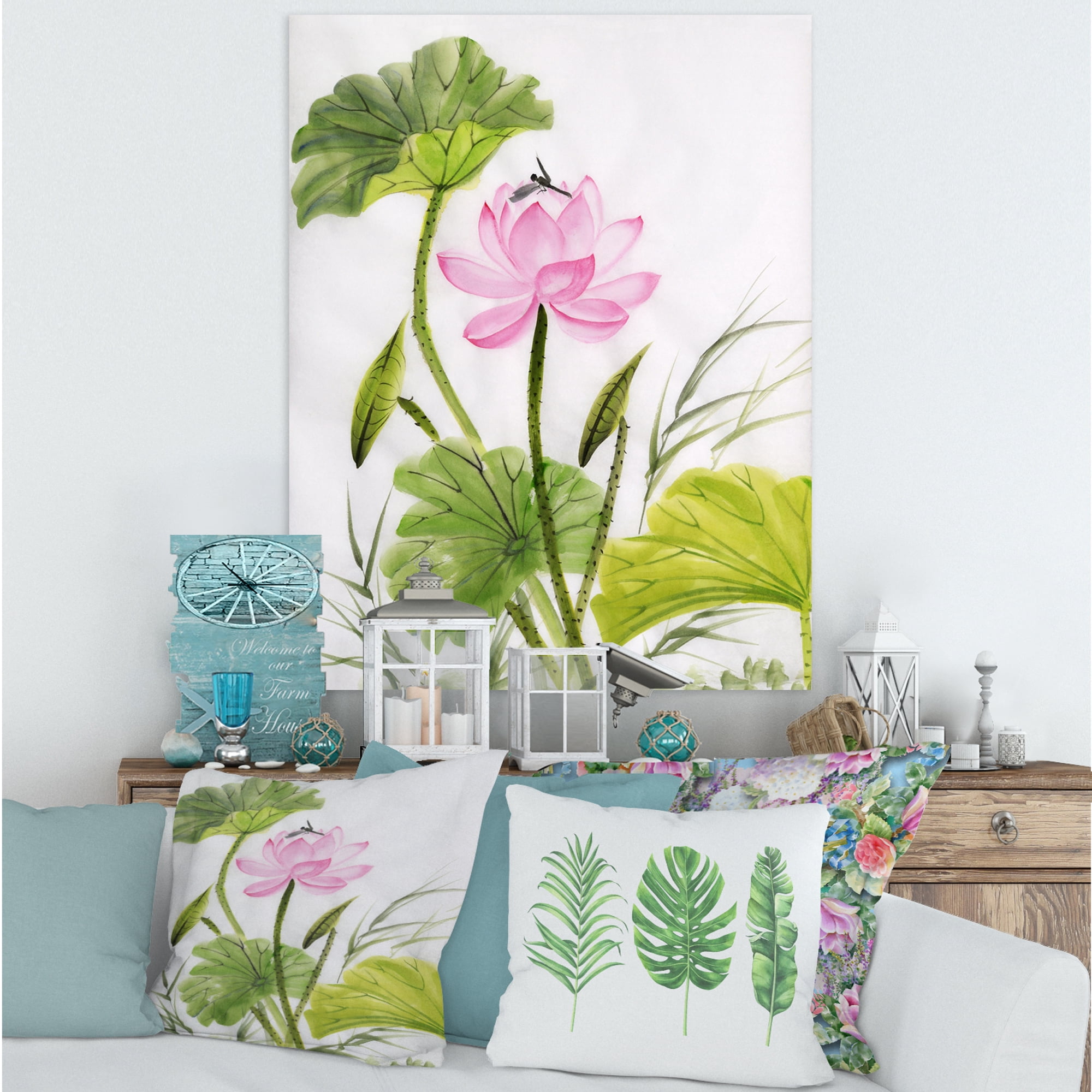 Designart ' Single Vintage Pink Lotus Flower With Green Leaves ' Traditional Canvas Wall Art Print