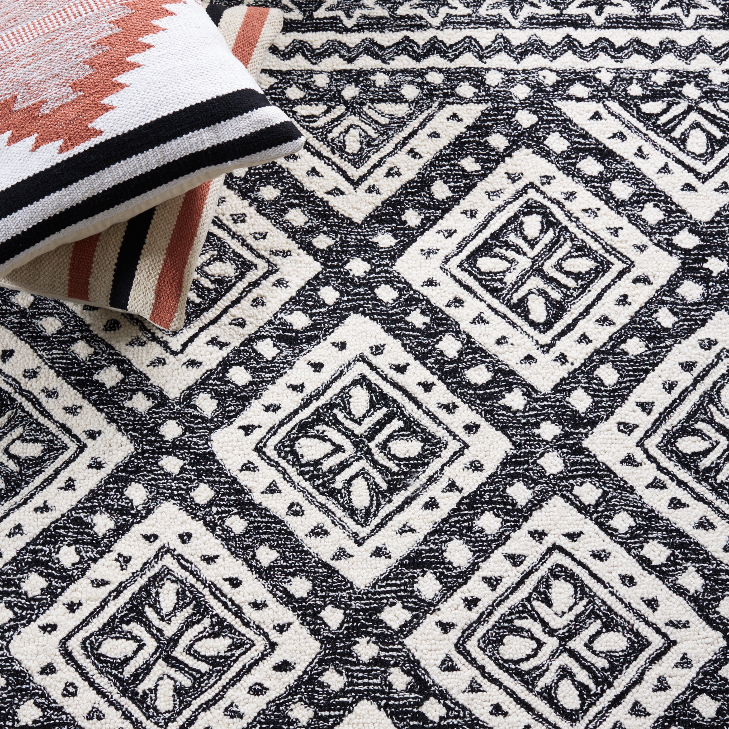 SAFAVIEH Micro-Loop Regis Geometric Area Rug, Black/Grey, 6' x 9'