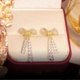 thumbnail image 4 of Pendientes colgantes de diamantes con lazo Pendientes con lazo de diamantes de imitación Pendientes colgantes de cristal para regalos festivos de Año Nuevo, 4 of 5