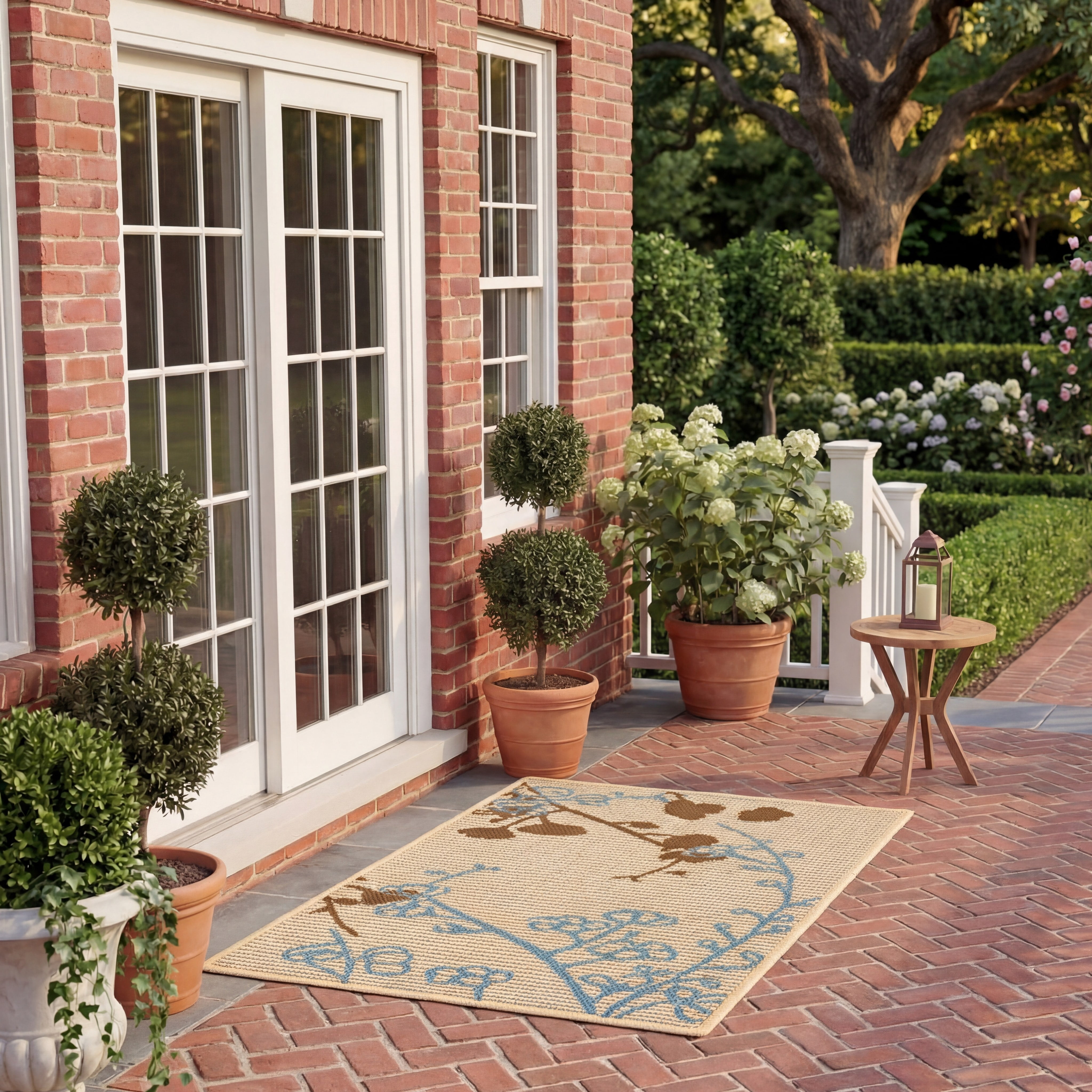 SAFAVIEH Courtyard Christian Floral Indoor/Outdoor Area Rug, Natural Brown/Blue, 4' x 5'7"