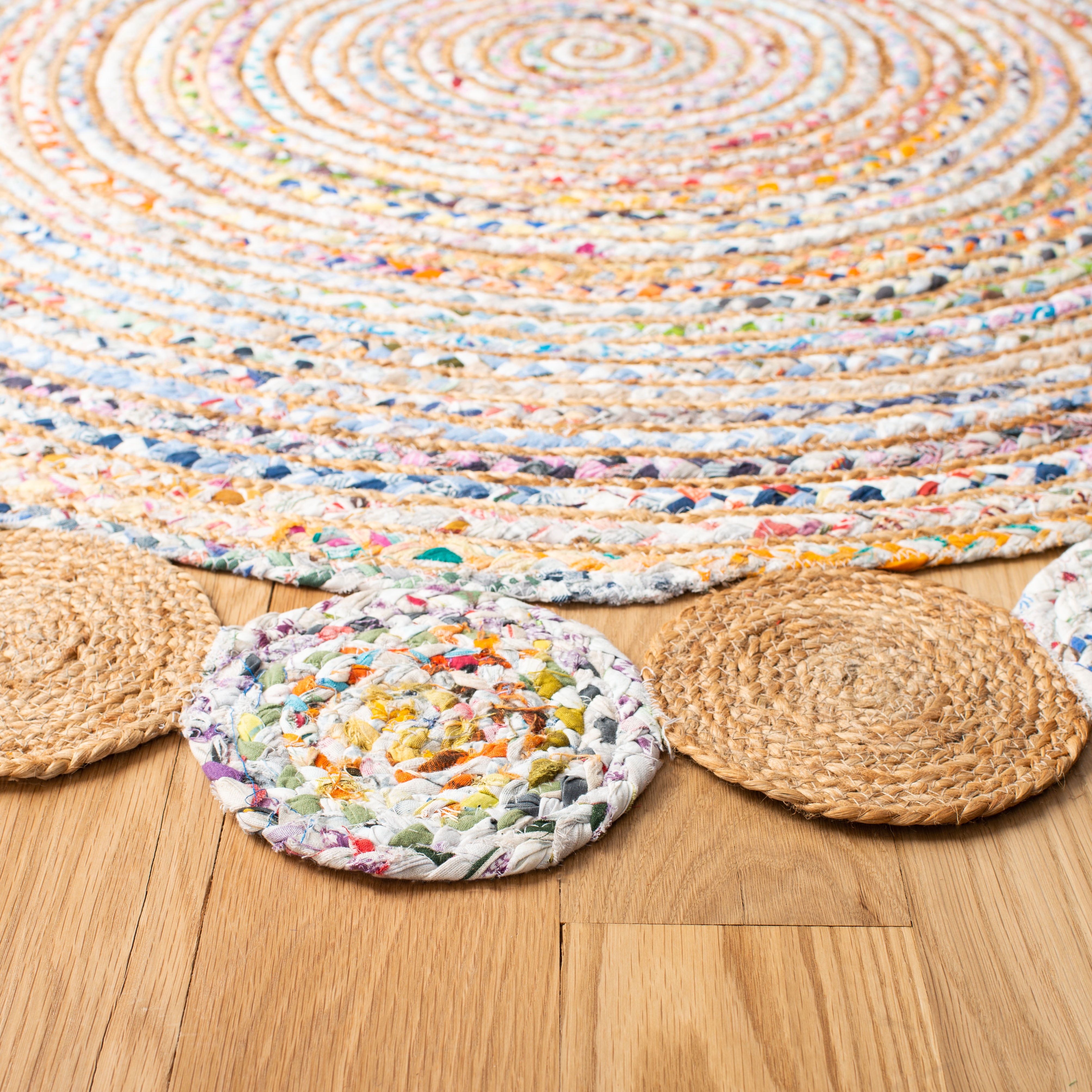 SAFAVIEH Cape Cod Kyle Geometric Area Rug, Beige/Multi, 8' x 8' Round