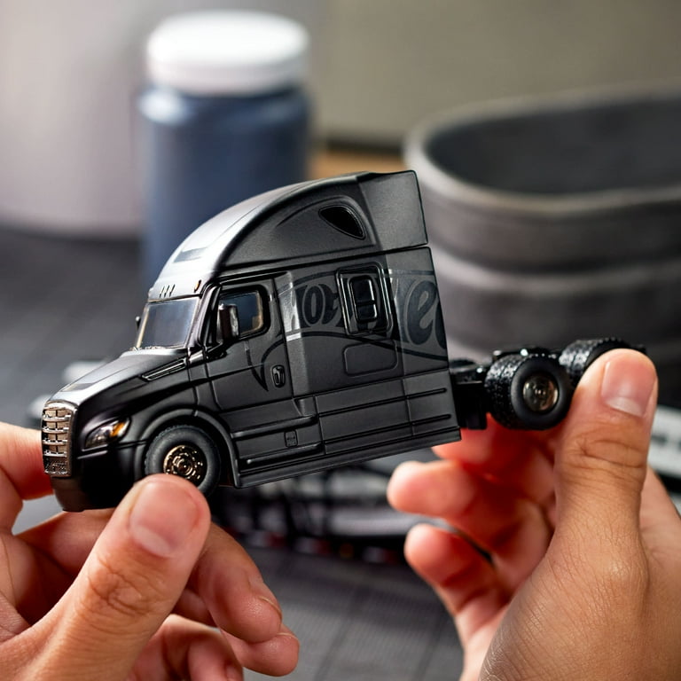 ホットウィール エリート 64 フレイトライナー カスケディア Big On Detail and Value: Reviewing the Hot Wheels Elite 64