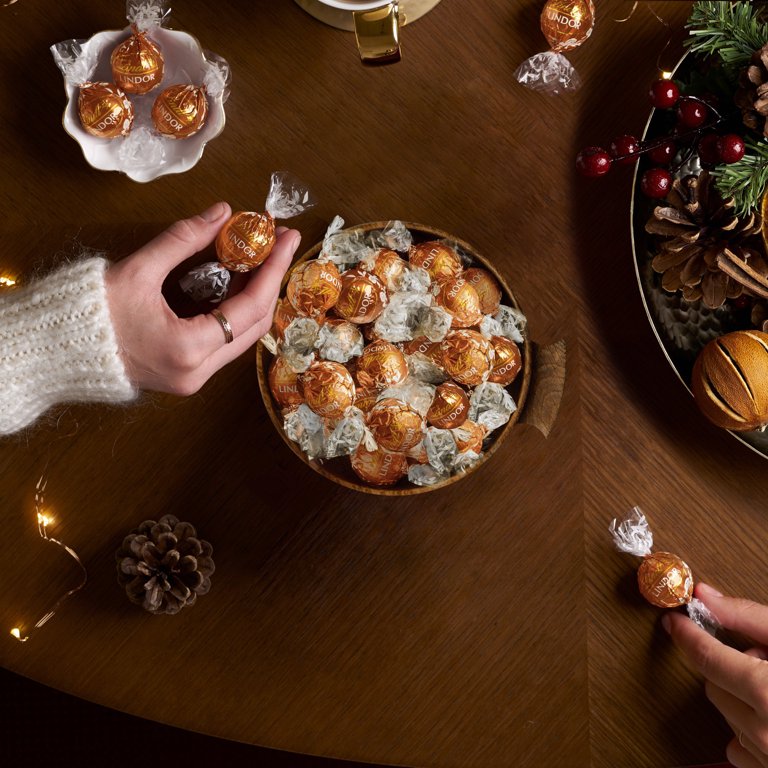 NATAL DESIGN CONPE10 LINDOR 38灯風おまけ Lindt, White Chocolate Truffles, 5.1 oz, Snickerdoodle Flavor