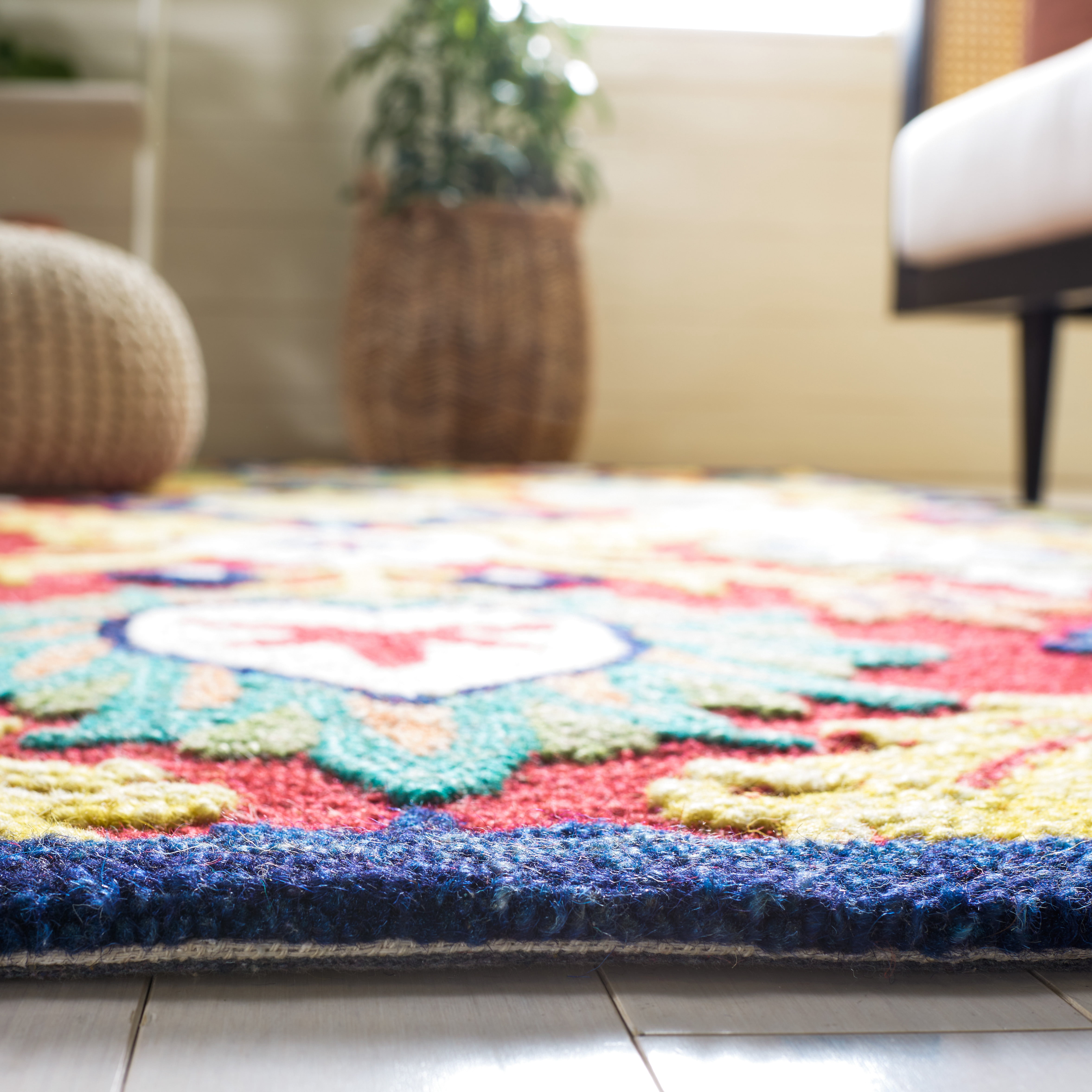SAFAVIEH Blossom Cantor Floral Area Rug, Red/Yellow, 5' x 8'
