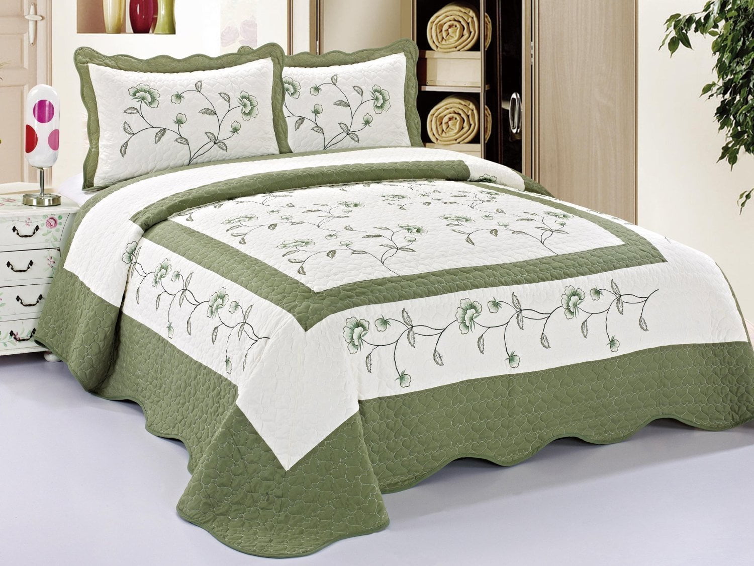 3pcs High Quality Fully Quilted Embroidery Quilts Bedspread Bed