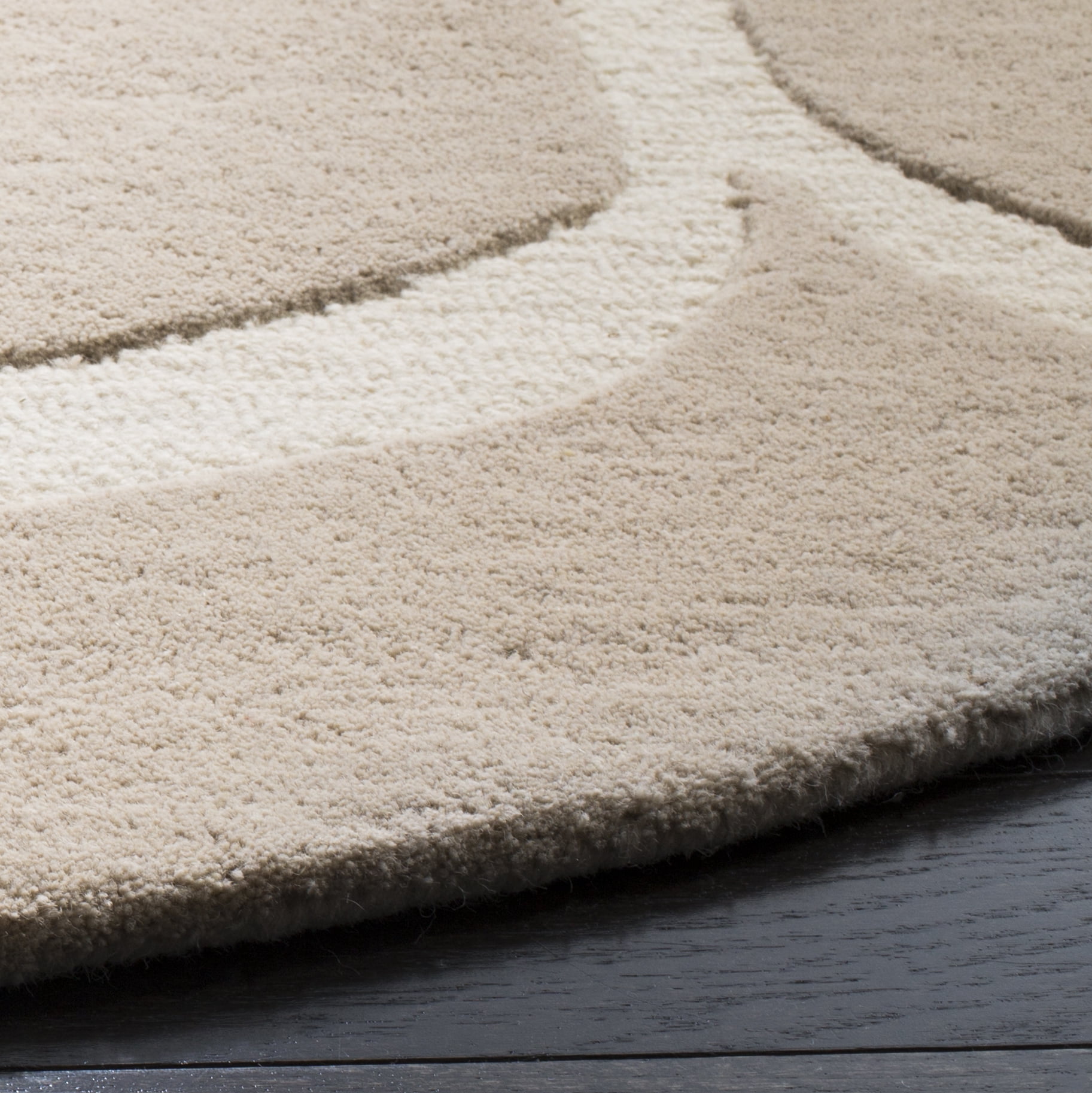 SAFAVIEH Cambridge Jared Geometric Wool Area Rug, Light Beige/Ivory, 6' x 6' Round