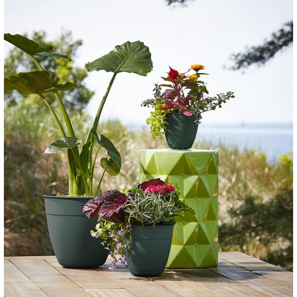 Bloem 16-in Dayton 100% Recycled Plastic Planter with Saucer Green - Walmart.com