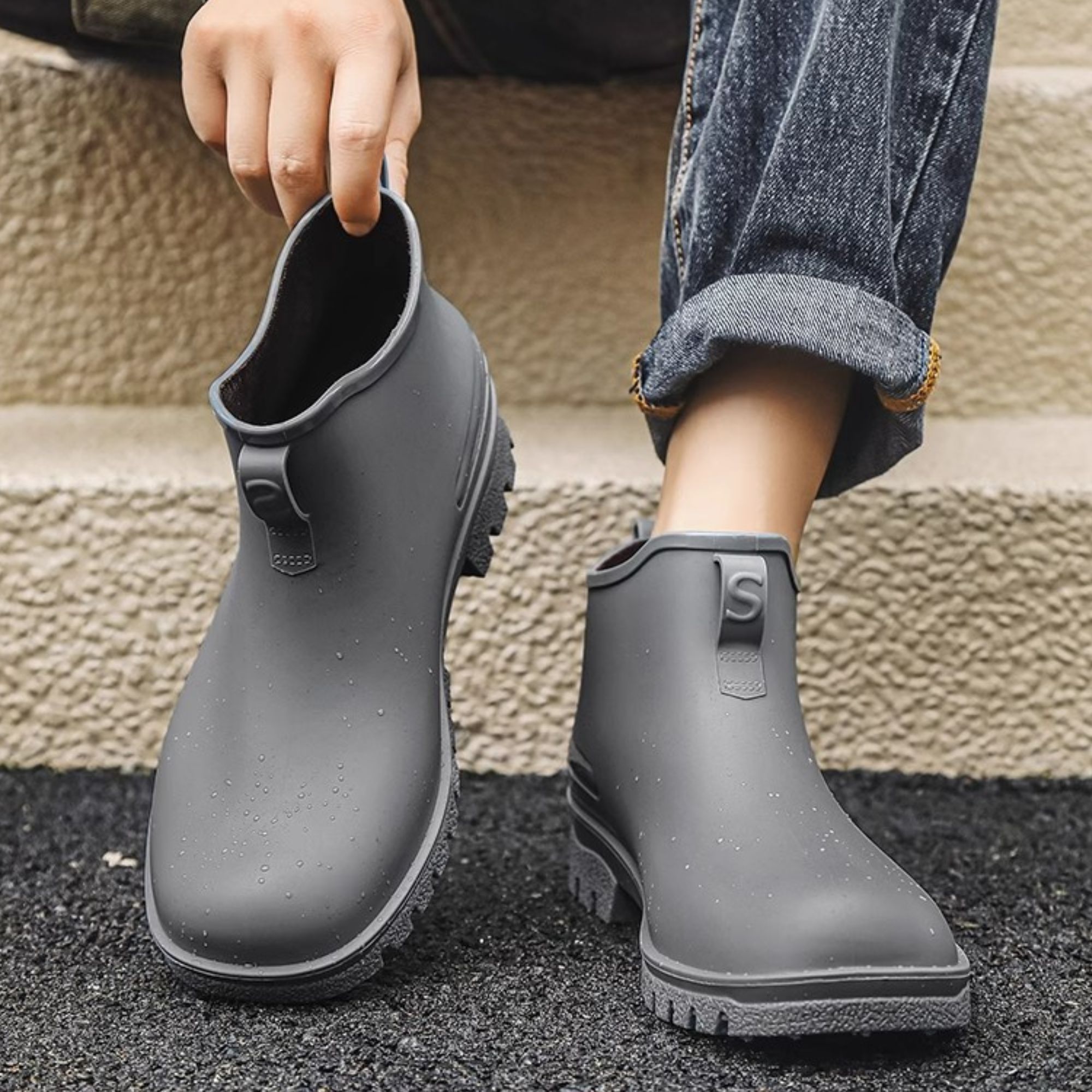 CHICVOMEY Women's Waterproof Chelsea Rain Boots Anti-Slip Work Boots for Gardening Fishing & Outdoor Ankle-Length Traction Sole Boots for Women & Men