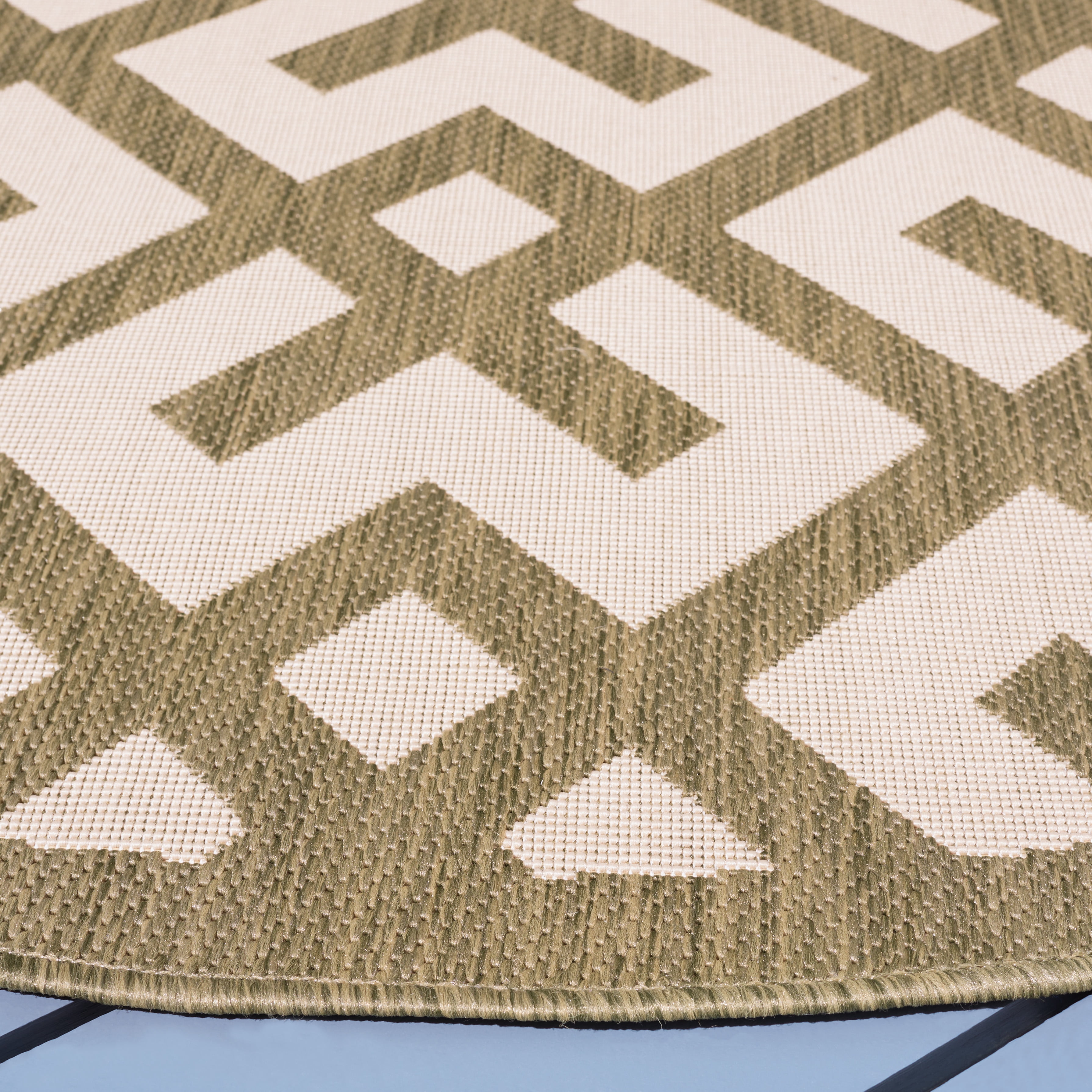 Safavieh Courtyard Alvin Geometric Indoor/Outdoor Area Rug, Beige/Green, 6'7" x 6'7" Round