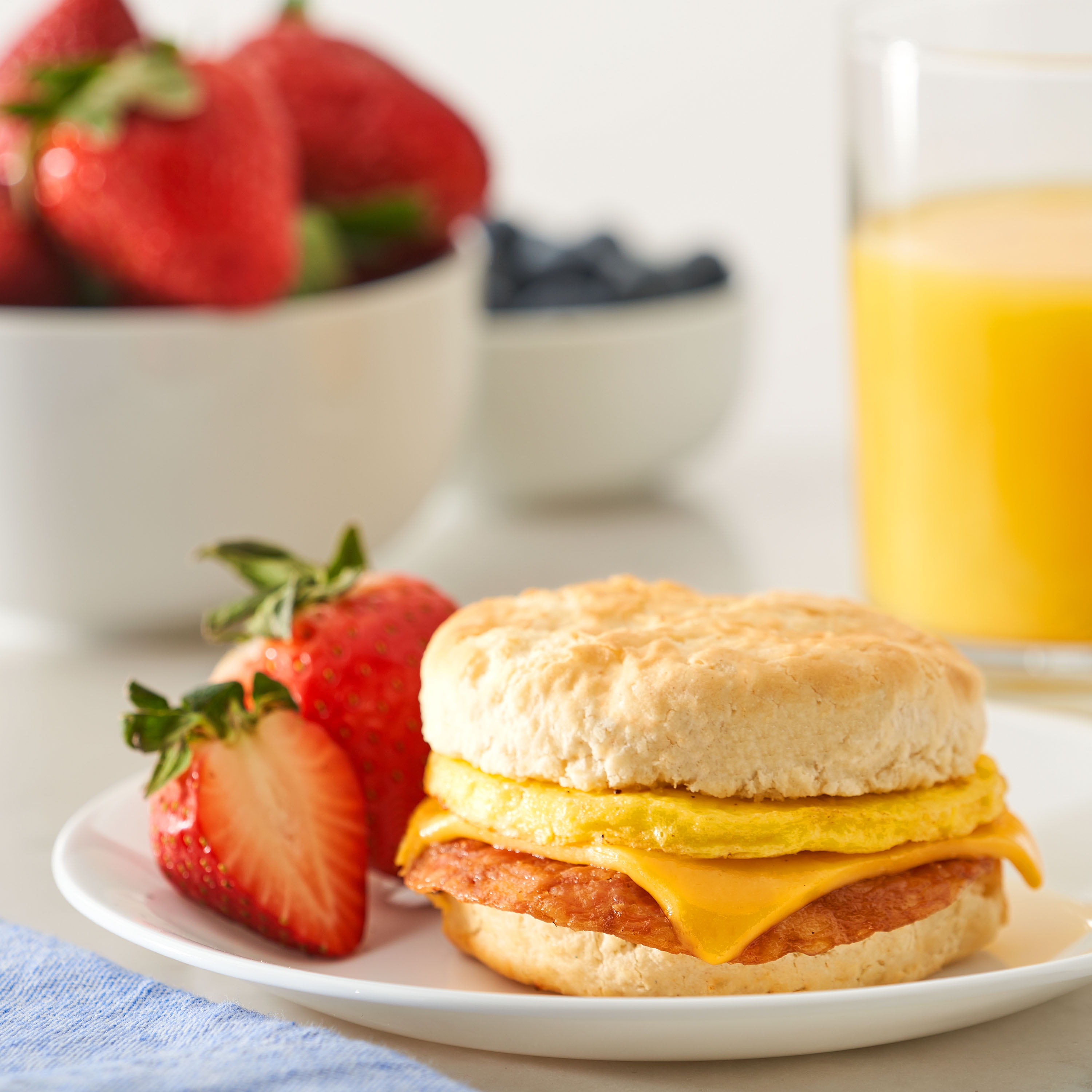 Great Value Biscuit Sandwiches Bacon Egg and Cheese, 3.76 oz, 4 Count (Frozen)