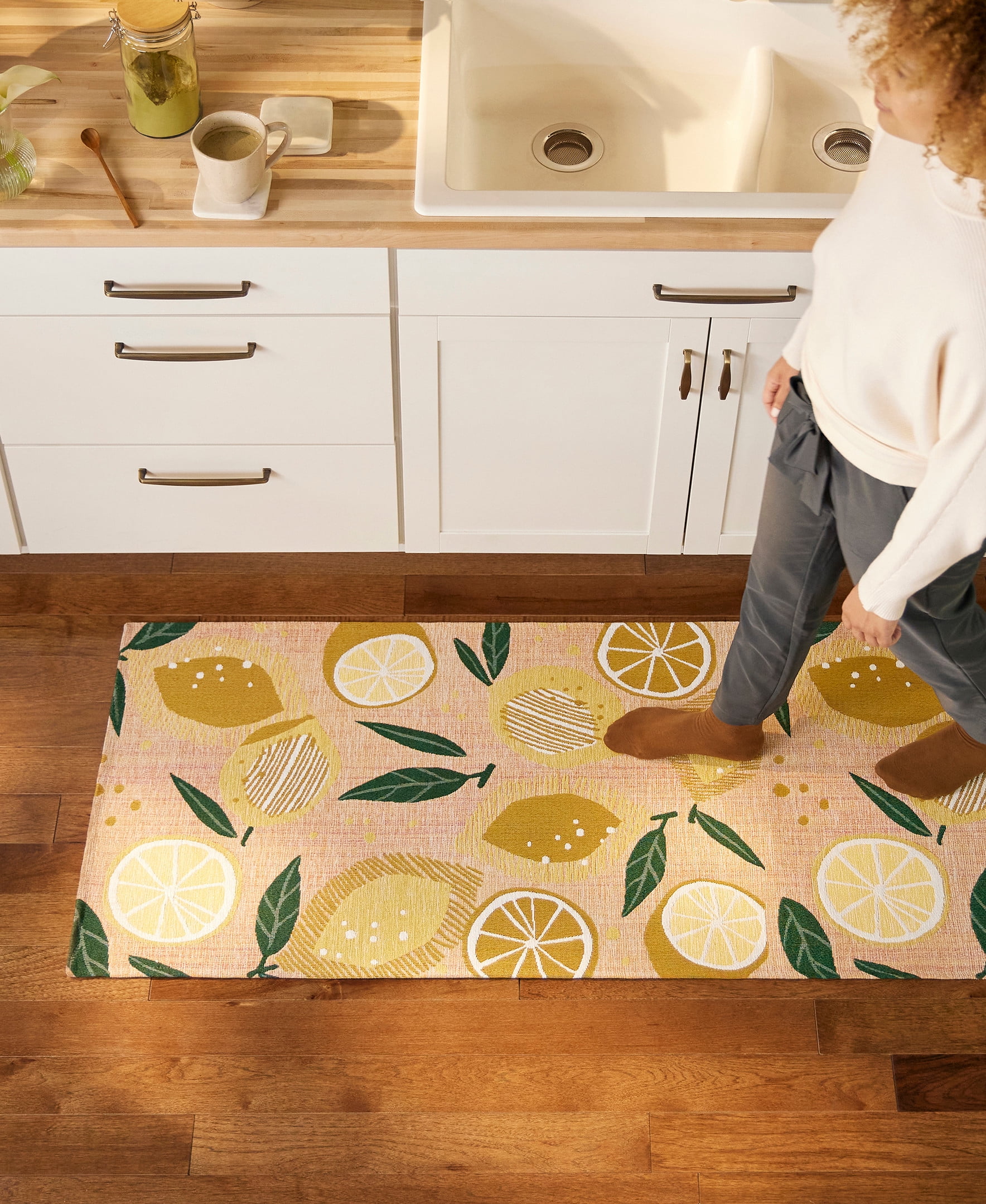 TOWN & COUNTRY LUXE Livie Fresh Lemon Everwash® Washable Multi-Use Decorative Rug, Kitchen Runner Rug, Low-Profile Door Mat, Bedroom Rug and Dorm Room Rug with Non-Slip Backing, Peach Pink, 24"x72"