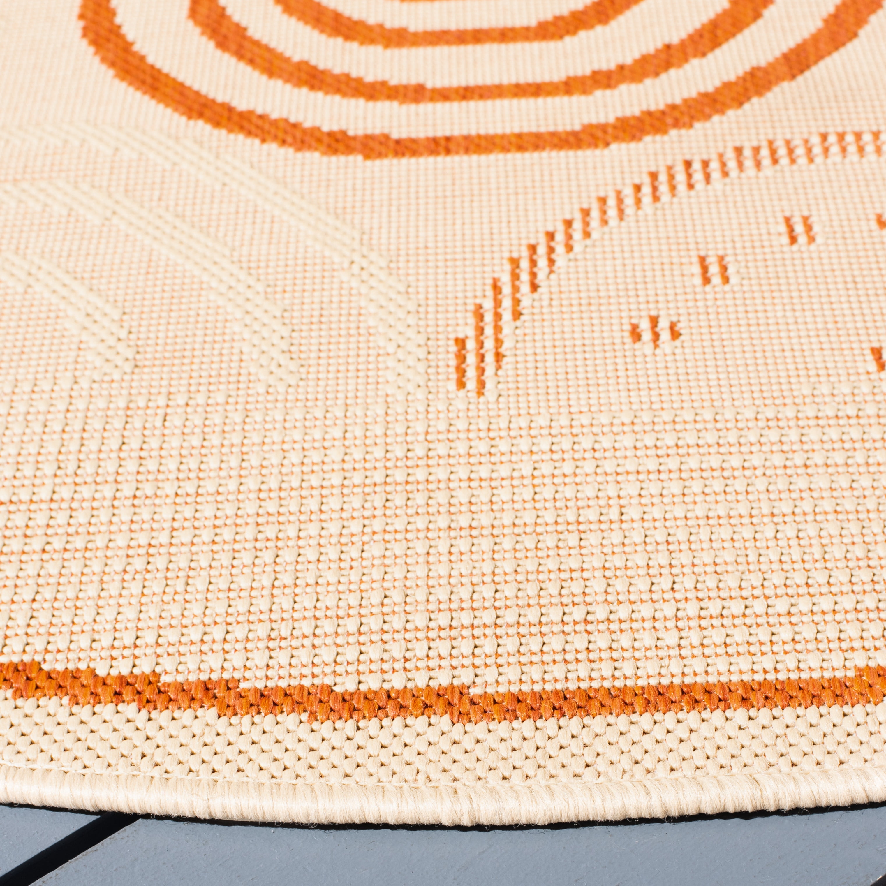 Safavieh Courtyard Hugo Oriental Indoor/Outdoor Area Rug, Natural/Terracotta, 5'3" x 5'3" Round