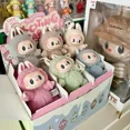 thumbnail image 2 of Lindo llavero de muñeco de peluche Labubu, caja de monstruos, juguete, nueva muñeca de vinilo, mochila Kawaii, colgante, decoración y funda protectora, regalos, 2 of 5