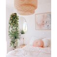 thumbnail image 4 of Plantas colgantes artificiales con flores de rosa, guirnalda de 4.5 pies, flor colgante falsa, cadena verde, pared, hogar, habitación, jardín, boda, interior, exterior, decorativa (no incluye cesta) Ormromra CZJJ-HQ53-2, 4 of 5