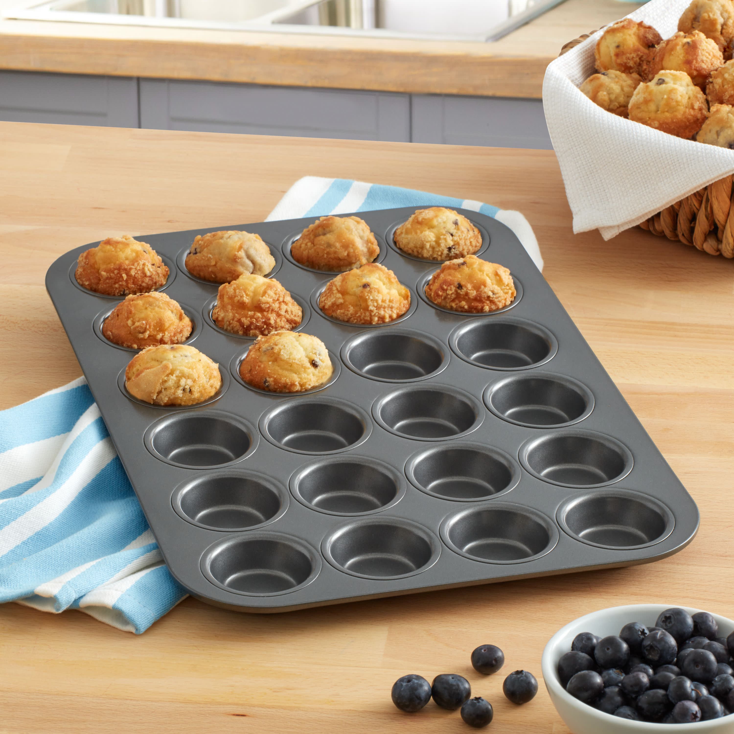 Focus Foodservice 905525 Cupcake Muffin Pan, 24-Cup, Silver